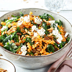 Rote Linsennudeln Mit Spinat Und Feta