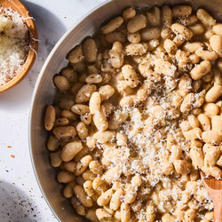 Cacio E Pepe White Beans Skillet