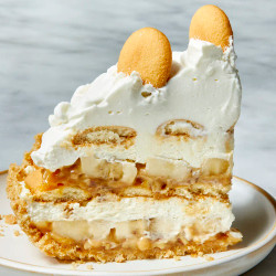 Sky-high Banana Pudding Pie