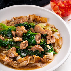 Thai Chicken And Gravy Noodles (rad Naa)