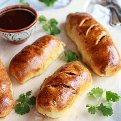Caramelized Onion + Bbq Chicken And Gouda Cheese Strombolis