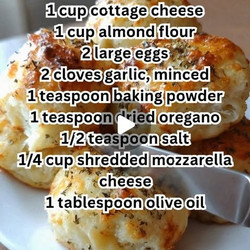 Fluffy Cottage Cheese Garlic Rolls – Low-carb Bread Alternative