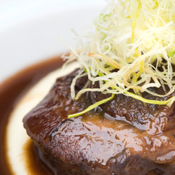 Braised Veal Cheek, Potato Purée And Fried Leeks