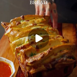 Cheesy Pull-apart Garlic Bread