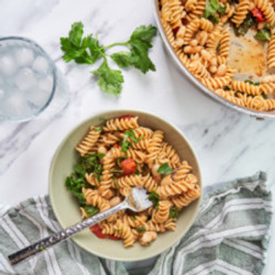 One Pan Pasta With Kale, Tomatoes And White Beans