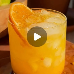 Mandarin Gin Shake Up