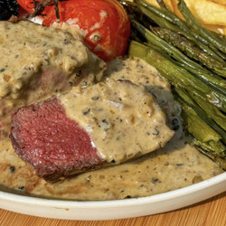 Easy Peppercorn Sauce For Steak (15 Minutes)