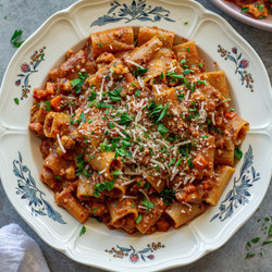 One Pot Rigatoni Bolognese (vegan)