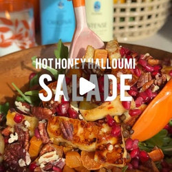 Herfstsalade Met Hot Honey Halloumi, Geroosterde Zoete Aardappel &amp; Linzen