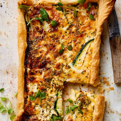 Bladerdeegquiche Met Courgette, Feta En Chili