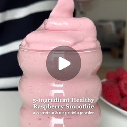 5-ingredient Healthy Raspberry Smoothie