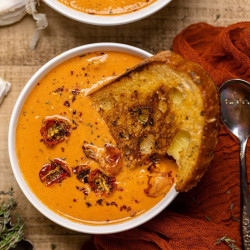 Creamy Roasted Garlic Tomato Soup