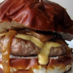 Cream City Cheeseburger (Brat Burger, Caramelised Onions, Mustard Cheese, Pretzel Bun)