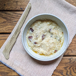 Pistachio And Date Oatmeal