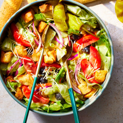 How To Make A Copycat Olive Garden Salad That Rivals The Restaurant