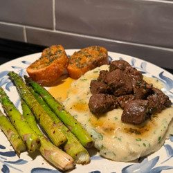 Garlic &amp; Herb Butter Steak Bites Over Mashed Potatoes