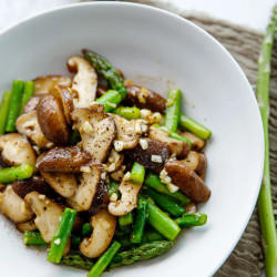 Shiitake Mushrom And Asparagus Stir Fry