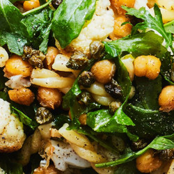 Lemony Pasta With Cauliflower, Chickpeas, And Arugula