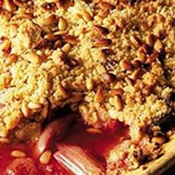 Rhubarb &amp; Strawberry Crumble