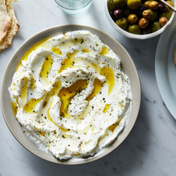 Labneh Bi Toum