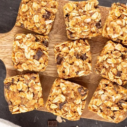 No-bake Chocolate Oat Energy Bites (freezer-friendly)