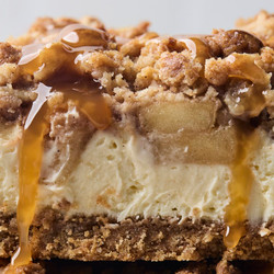 Apple Crumble Cheesecake Bars