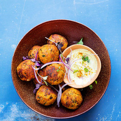 Boulettes De Lentilles Corail Et Patate Douce, Sauce Yaourt Au Curry