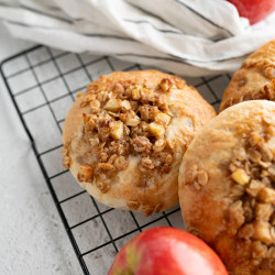 Apple Crisp Bagel