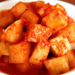 Kkakdugi (cubed Radish Kimchi)