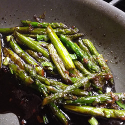America's Test Kitchen Stir-Fried Asparagus with Soy Sauce, Maple Syrup, and Scallions