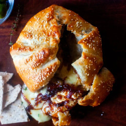 Baked Brie With Balsamic Red Onions