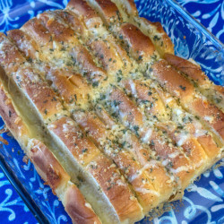 Hawaiian Roll Garlic Bread