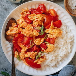 Tomato And Egg Stir Fry (西红柿炒鸡蛋)