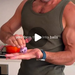 High-protein Blueberry Donut Holes