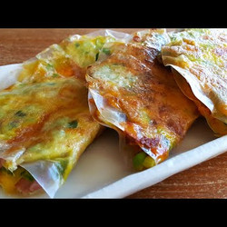 Grilled Rice Paper Egg With Sweet Chili Sauce