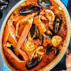 Classic Cioppino (san Francisco-style Seafood Stew)