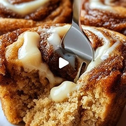 Healthy Low-calorie Cinnamon Roll Muffins With Creamy Centers