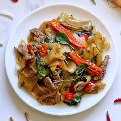 Pad Kee Mao Noodles  (drunken Noodles)   — Pete Eats