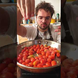 Spicy And Garlicky Cherry Tomato Pasta