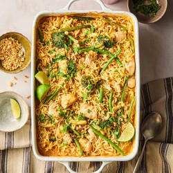 Spicy Peanut Butter Chicken Noodles {dump &amp; Bake}