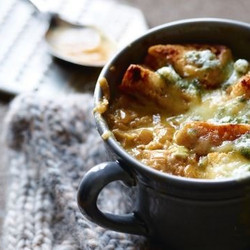 Irish Onion Soup With Blue Cheese Toasts