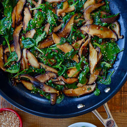 Sauteed Mushrooms And Spinach With Spicy Garlic Sauce