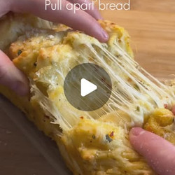 Cheesy Pull-apart Garlic Bread