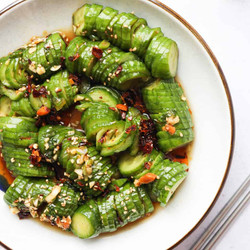 Easy &amp; Quick Spicy Asian Cucumber Salad