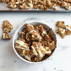 Easy Cinnamon Roll Granola Clusters (vegan)