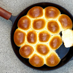 Cast Iron Dinner Rolls