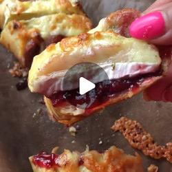Sweet Brie Garlic Bread
