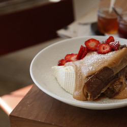 West Juliett’s French Toast With Ricotta, Strawberries And Salted Caramel