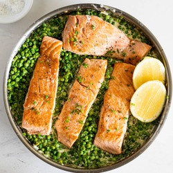 Pan Seared Salmon With Creamy Peas