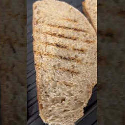 Bruschette Con Cipolle E Caprino